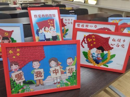 献礼建党100年 孩子巧手匠心制作"红色拼图"