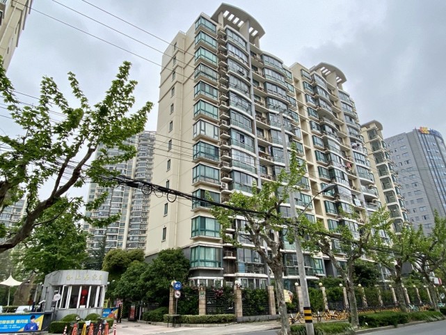 黄文远虽上任只有半年,但对"家底"排摸得仔细:"金上海家园小区共有527