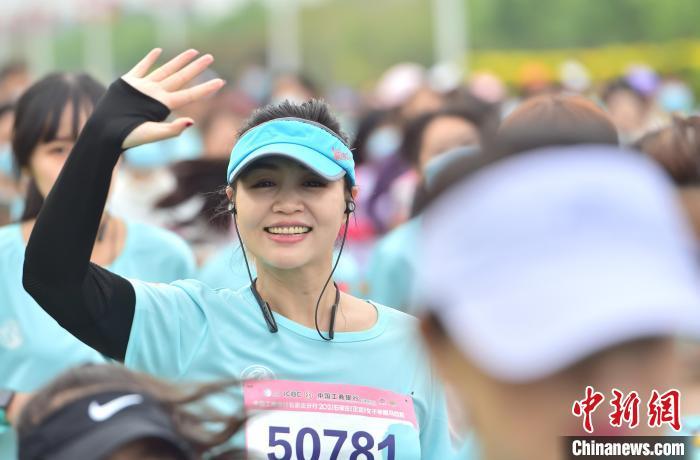 美力绽放跑道石家庄女子半程马拉松开跑