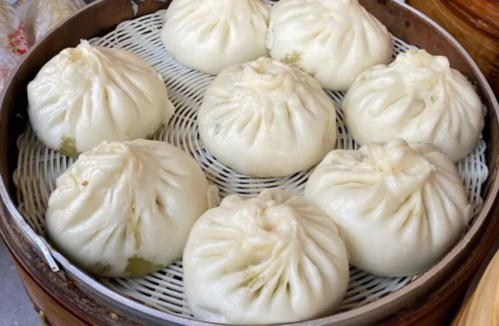 南京这家包子铺只卖菜馅包子便宜还好吃一天4000个不够卖