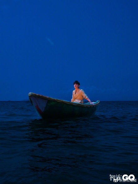 邓伦凌晨三点开工拍日出封面,这就是演员