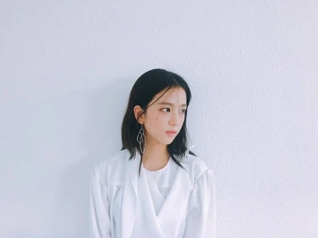 金智秀jisoo白衣秀干练纯洁