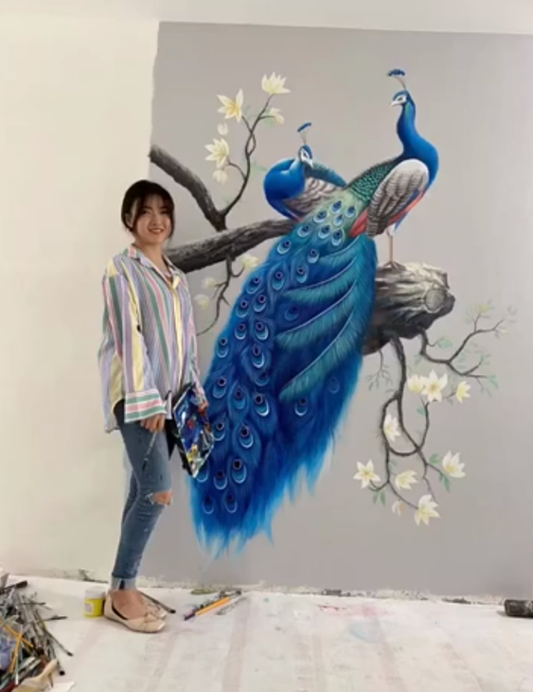 就一点,野路子创新,农村女孩张丽佳没学过一点美术,但他自称是壁画界