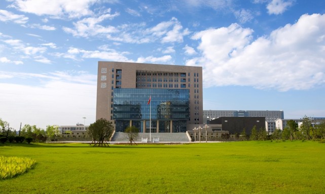 而河南教育学院是省属成人本科师范院校,基础教育资源积淀深厚,本科