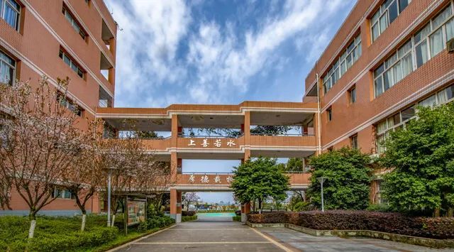 第六届中华百年名校在京发布开江中学成功入选