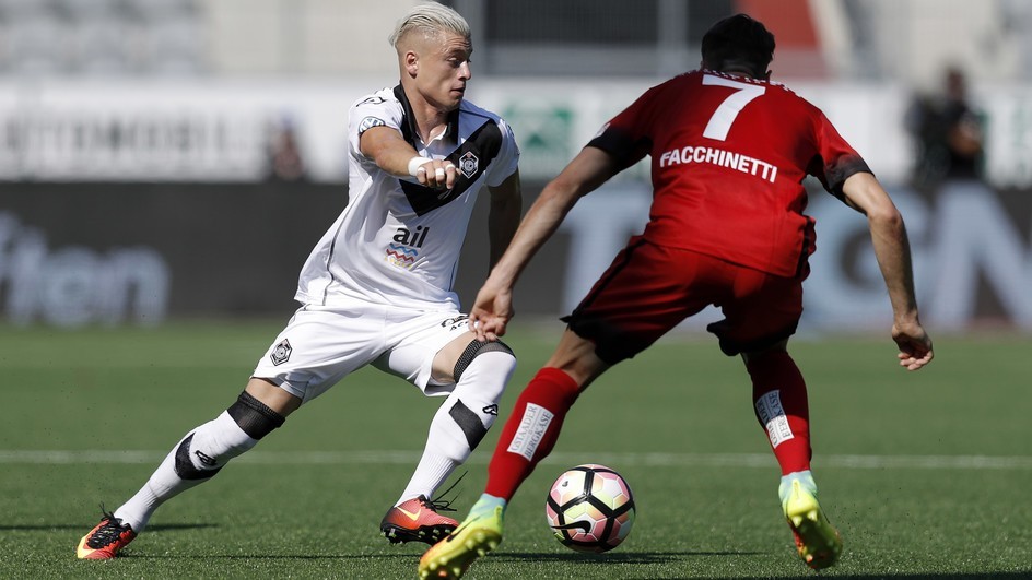 周日足球赛事:010斯旺西 014卢顿 015阿贾克斯 017曼联