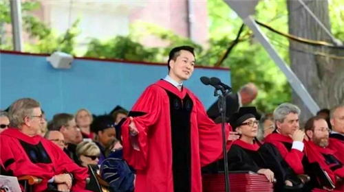湖南"寒门贵子"何江:哈佛毕业典礼演讲的中国第一人,现怎样了