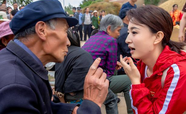 她低调隐婚嫁给了一位大她20岁的矿业大亨据了解,张蕾老公名叫王吉财