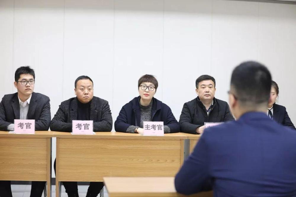 公务员面试中考官怎么发问有草稿纸吗当场出成绩吗