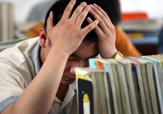 小学生作业写到夜里11点,家长既心酸又无奈