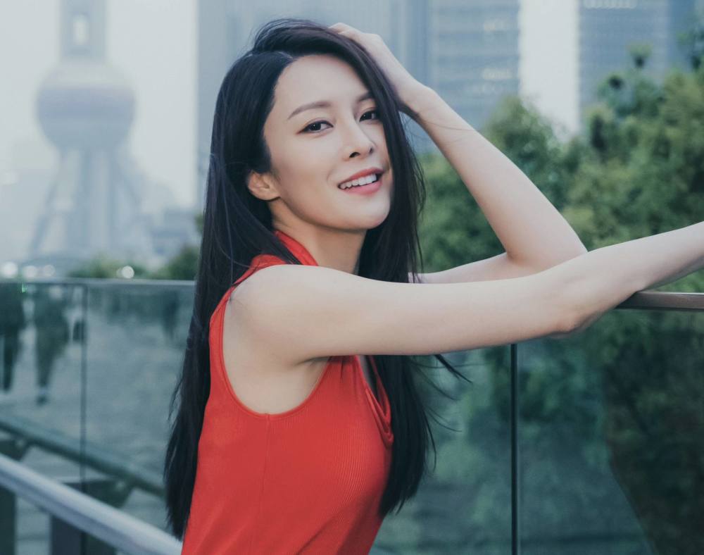 tvb花旦张曦雯上位速度犹如坐火箭与富贵外国男友恋爱不着急结婚