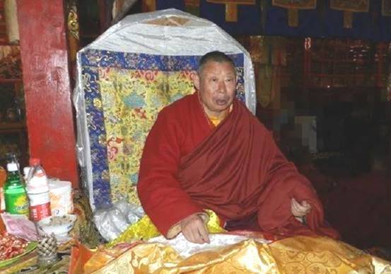 气功大师变身活佛10年骗财近2亿睡女弟子住豪华别墅