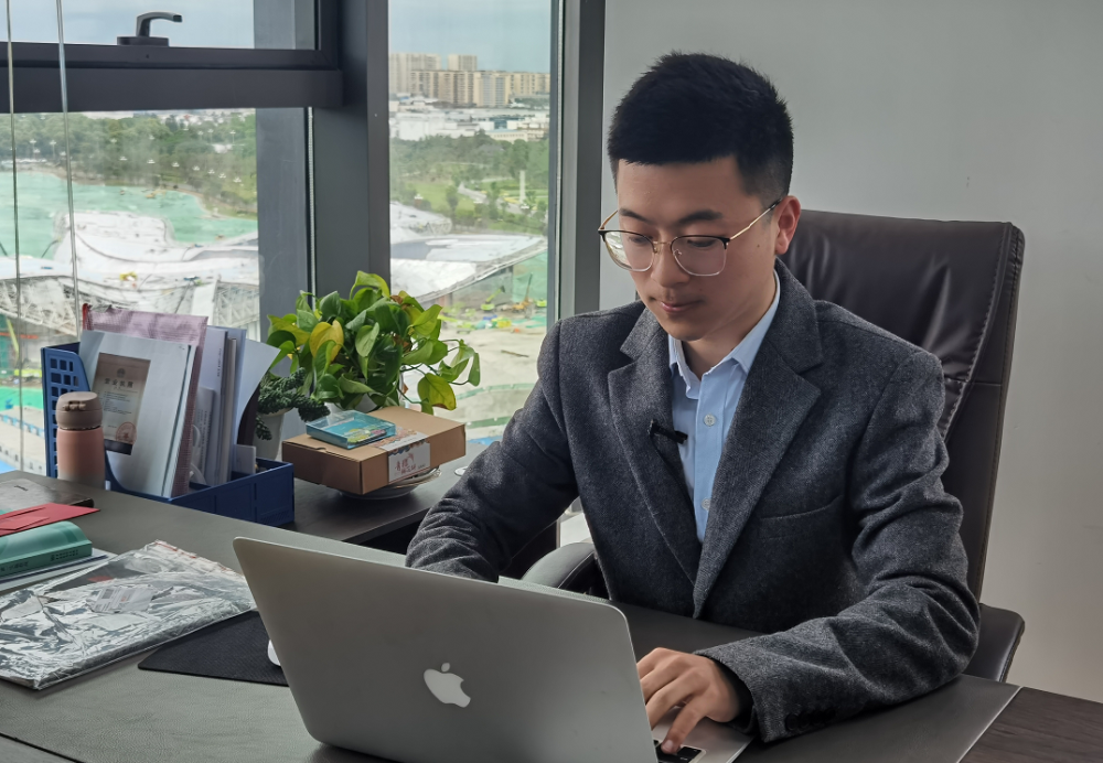 有限公司采访创始人总经理王光强,四川读本科技有限公司总经理王伟