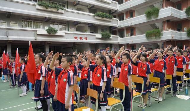 連州市實驗小學聯合開展為期兩月的讀書活動,通過活動,培養學生愛讀書