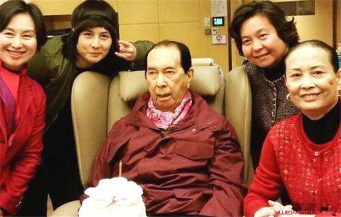 蓝琼缨赌王二太太14岁嫁给赌王大女儿何超琼成赌王接班人