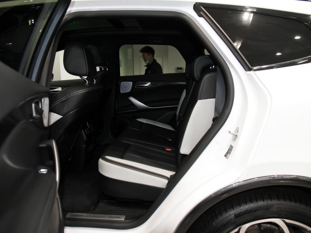 4秒6加速,还带四驱,使用成本低,中大型的合资suv,实拍腾势x