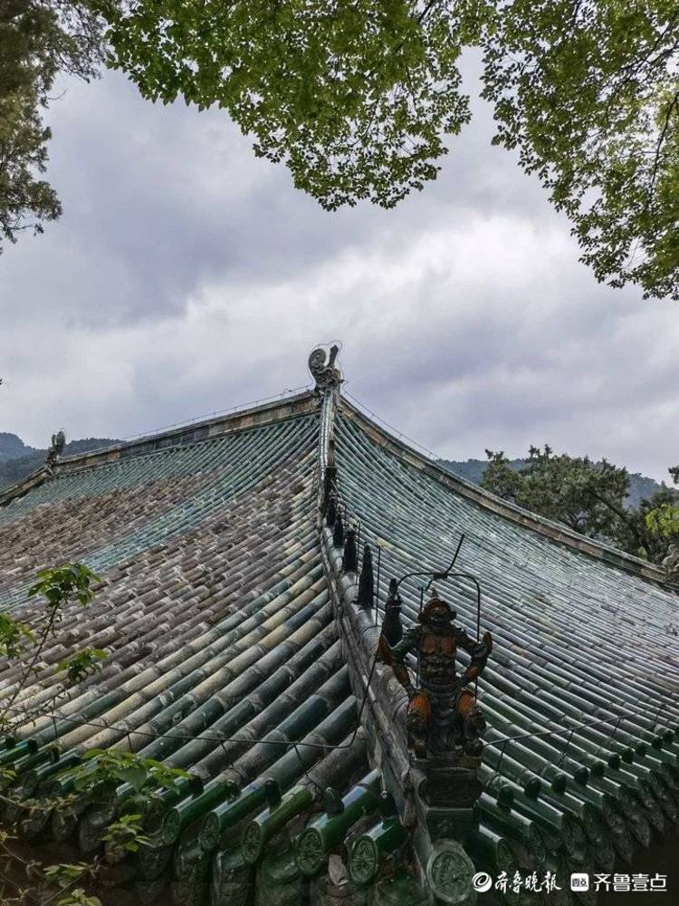 灵岩寺佛教底蕴丰厚,自唐代起就与南京栖霞寺,浙江天台国清寺,湖北