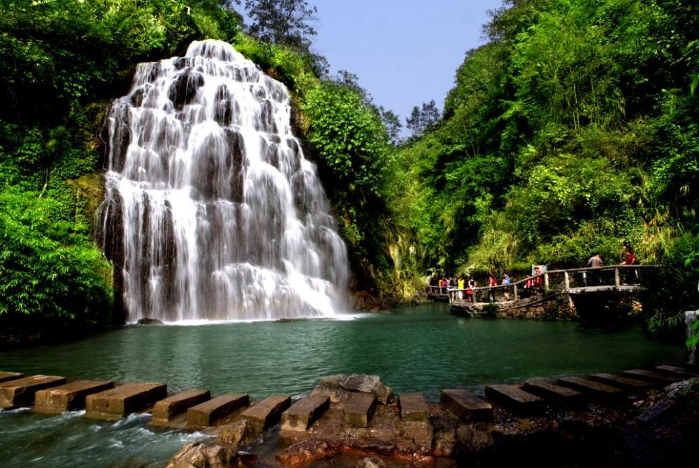 四川一处4a级景区聚华蓥山千峰万峡之水于一流