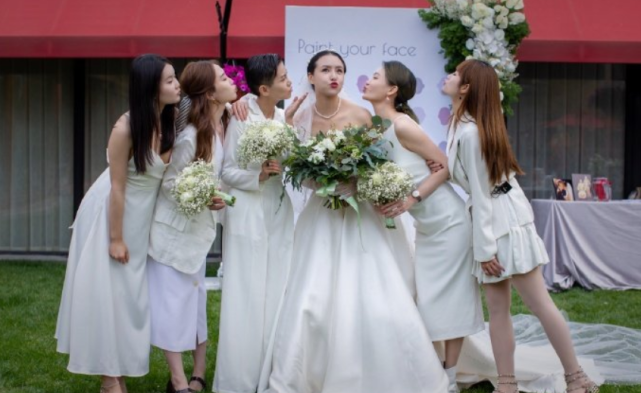 2011届快女重聚喻佳丽晒出婚礼现场照李斯丹妮没到场