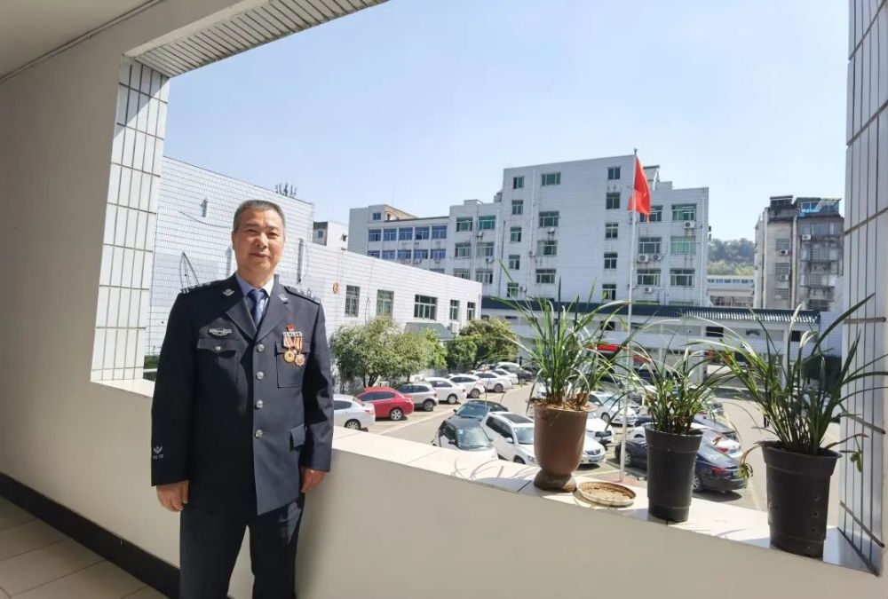 建党百年老公安张忠林不忘初心担使命一心为民保平安