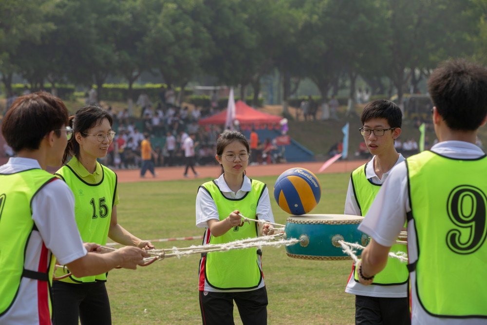 体育教学改革展成果广州华商职业学院举办师生趣味运动会