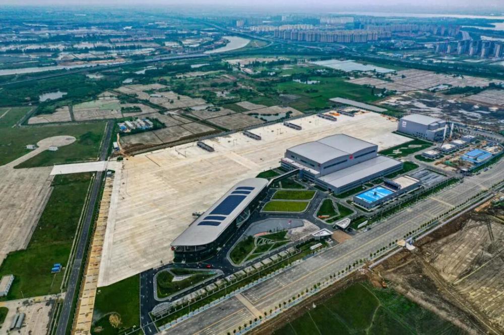 商飞江西生产试飞中心位于江西省南昌航空城核心区域,紧临瑶湖机场,是