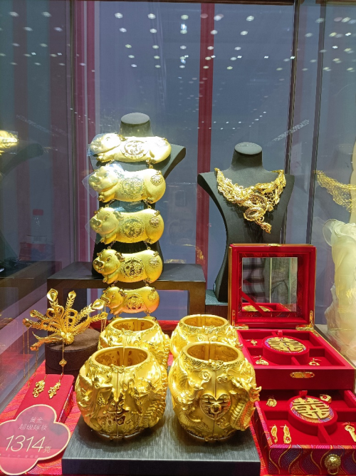 婚庆市场消费力强劲百万超级嫁妆珠宝亮相北京婚博会