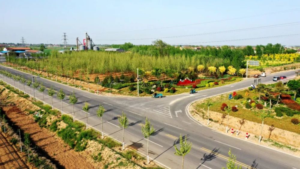 近年来,曲周县以乡村振兴为契机,按照河渠生态化,道路林荫化,村庄园林