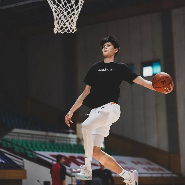 深夜重磅！NBA名记曝中国球员曾凡博将计划加入NBA发展联盟点燃队