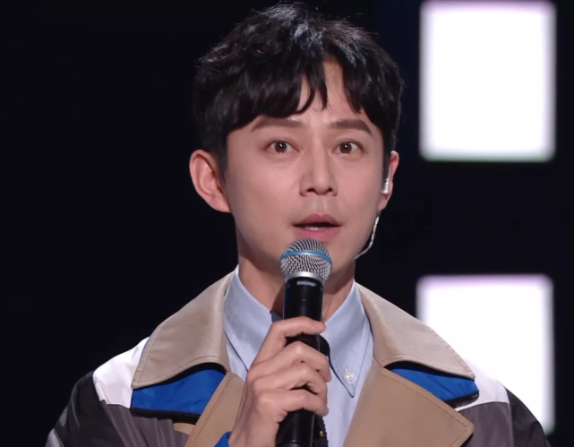 被央视点名批评80岁父亲被强制执行47岁的何炅为何依旧活跃