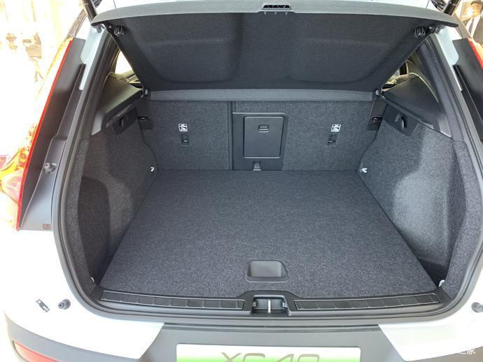 后备箱也很大