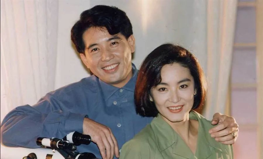 一婚娶名媛张天爱,二婚让林青霞相夫教女,丑男邢李原有何魅力?