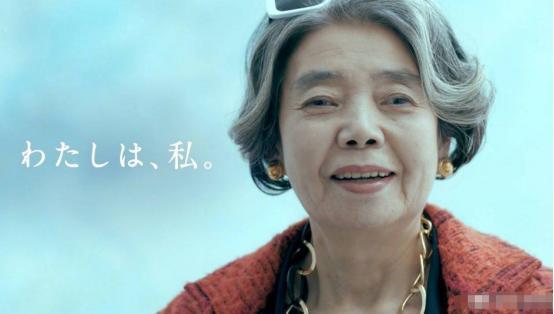 她在影坛的地位可见一斑,但她在现实生活中的经历却比电视剧更曲折.