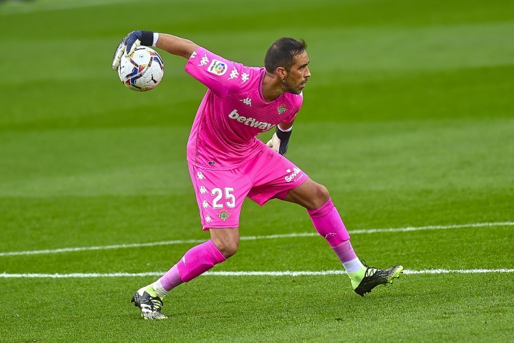 布拉沃谈梅西任意球:他处于另一个水平,但我差点把球扑出来