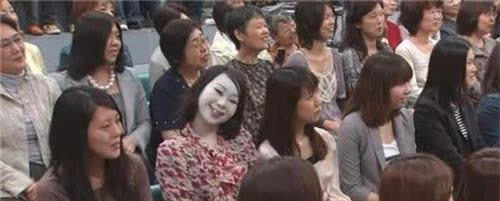 日本歪头姐笑脸图片