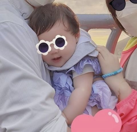 郭碧婷爱女正脸曝光!白胖软萌似混血儿