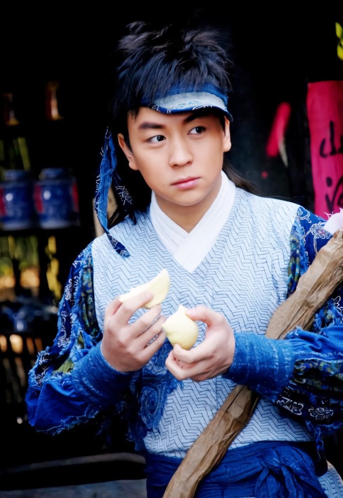 释小龙饰演男主角小武(秋凤梧),释小龙是童星大家都知道,小时候他很多