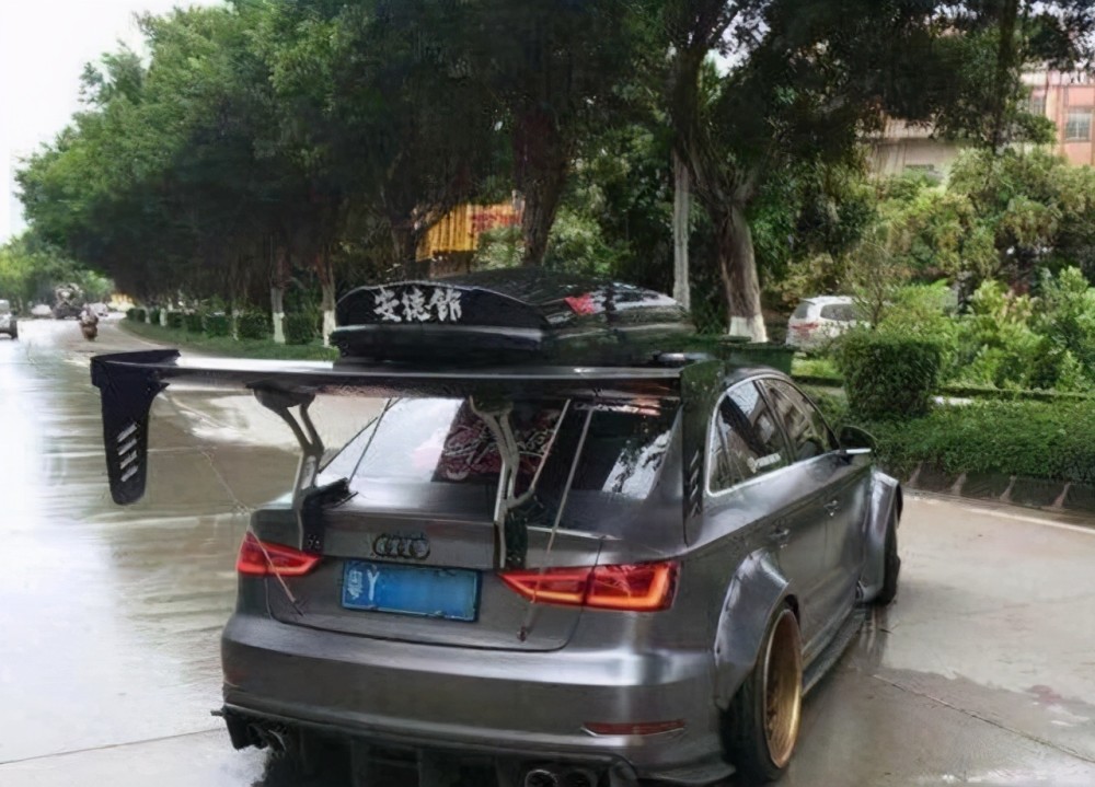 男子花万 给奥迪a3加装尾翼 网友 这尾翼是飞机上拆下来的 全网搜