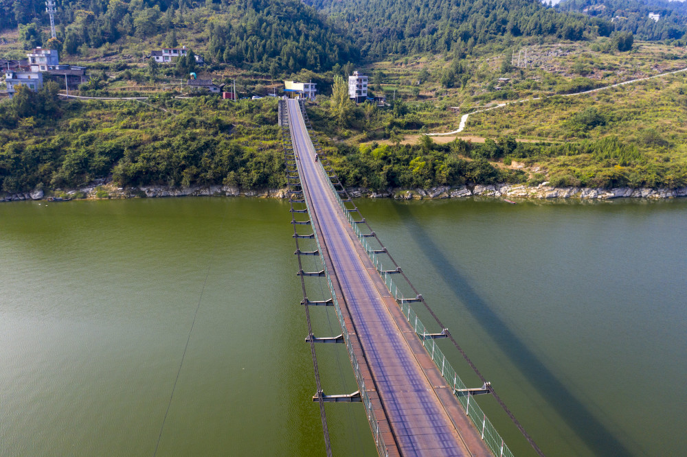 地无三尺平的贵州经济增速领跑全国贵州奇迹有多牛