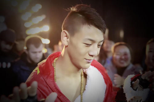 一些国外媒体和ufc专业人士并不认同,因为茸主在比赛中表现也非常出色