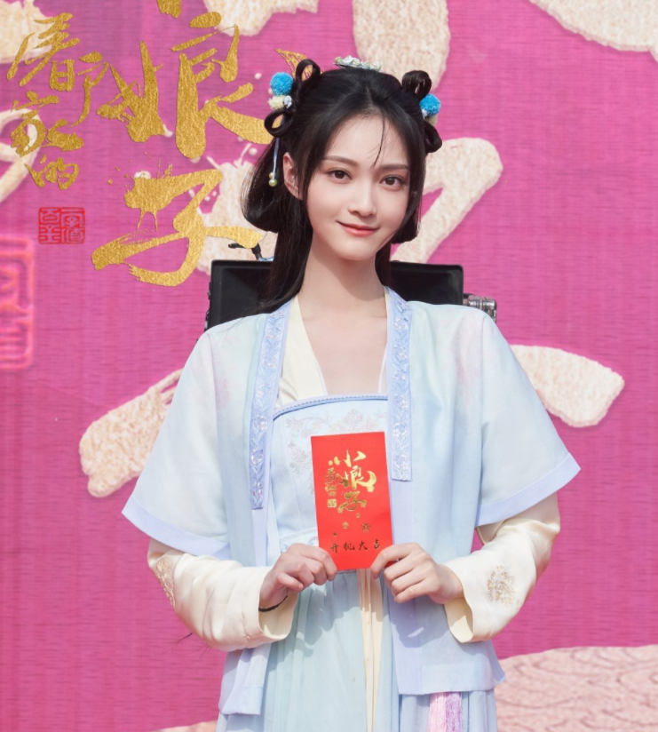 张含韵新剧官宣杀青古装扮相可爱甜美我却被女二的造型圈粉