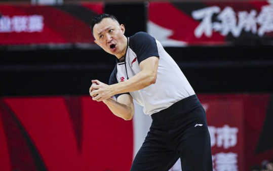 曝闫军将不执裁cba总决赛 辽蜜:天亮了,松了一口气