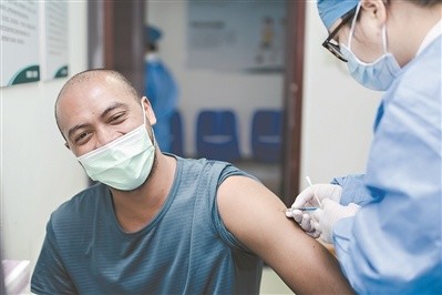 老外在中国 组团打疫苗