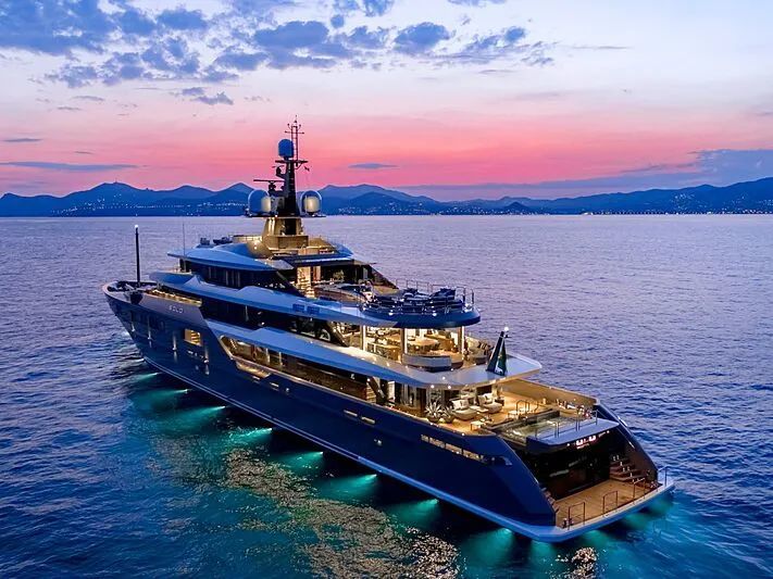 一个真正的"精品造船厂",专注于建造半定制和定制45米以上的超级游艇.