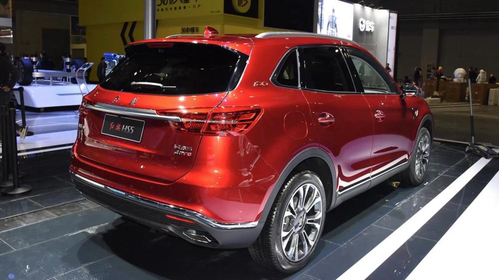 演绎国产豪华2021款红旗hs5红色力量主题版