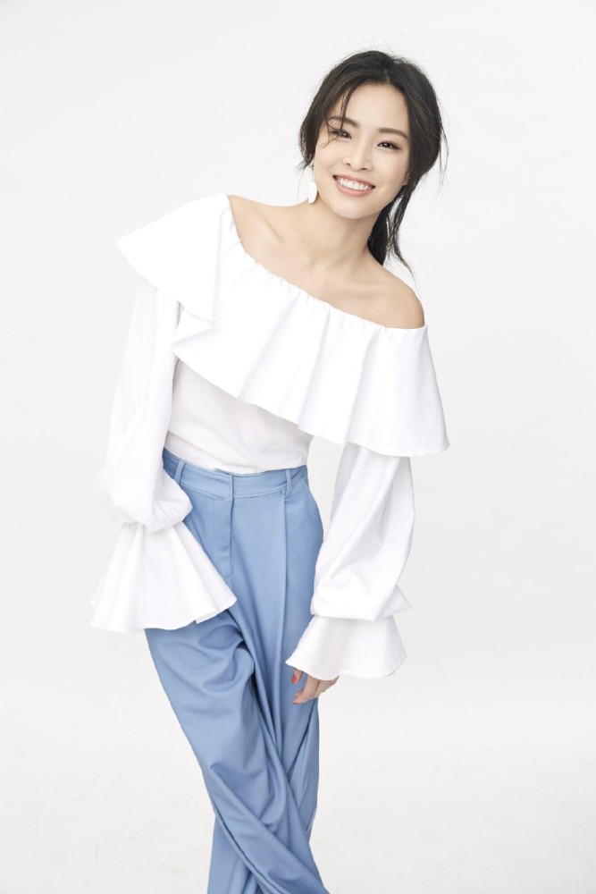 吴敏霞和丈夫恩爱露面打造情侣装风格167的身高穿出大长腿