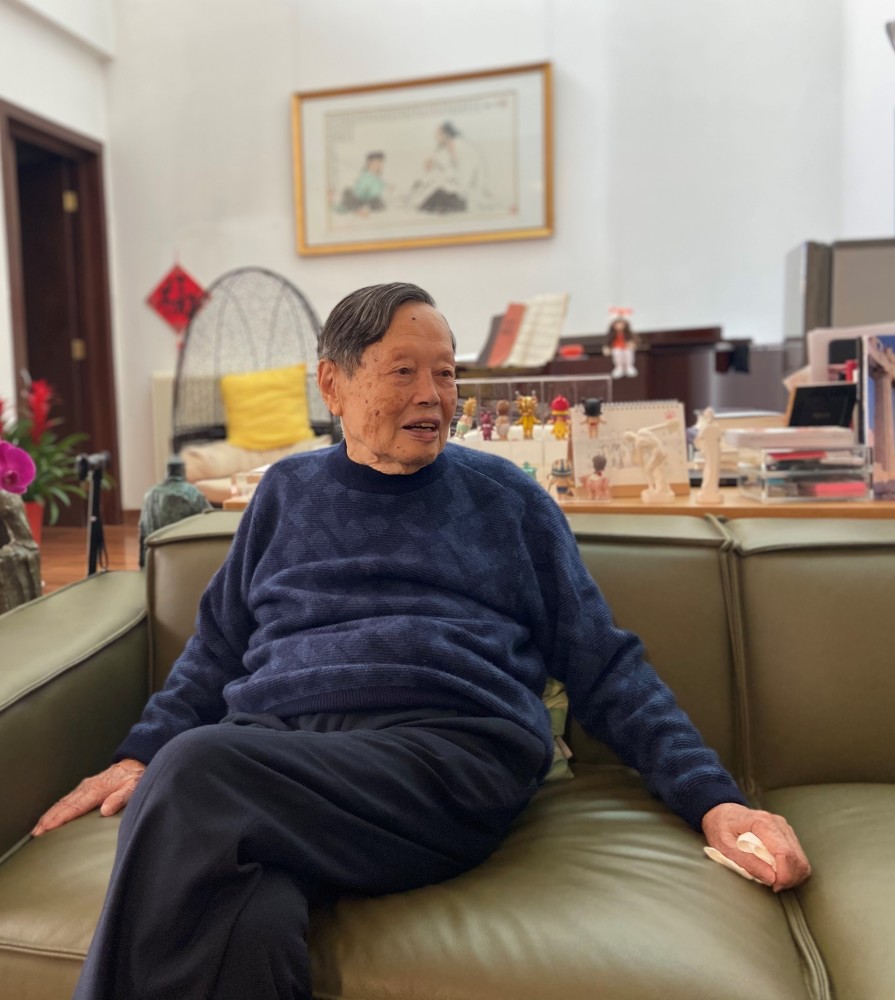 新华全媒 |杨振宁寄语广大学子:通过学习选对方向 奔