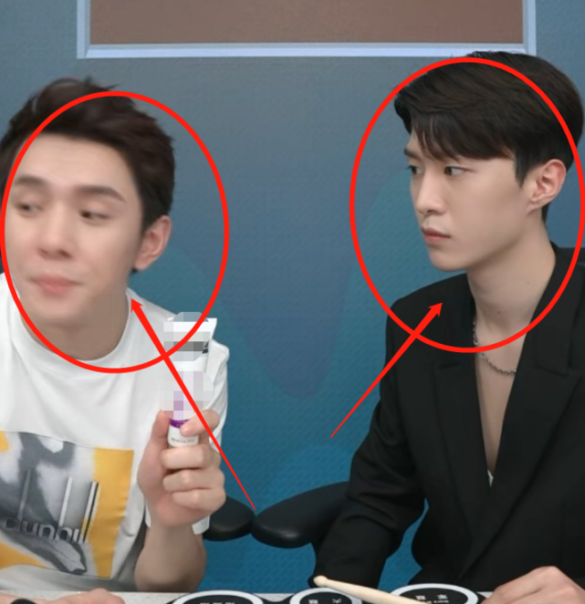 范丞丞做客李佳琦直播间,二人肤色对比不大,生图却暴露真实皮肤状态