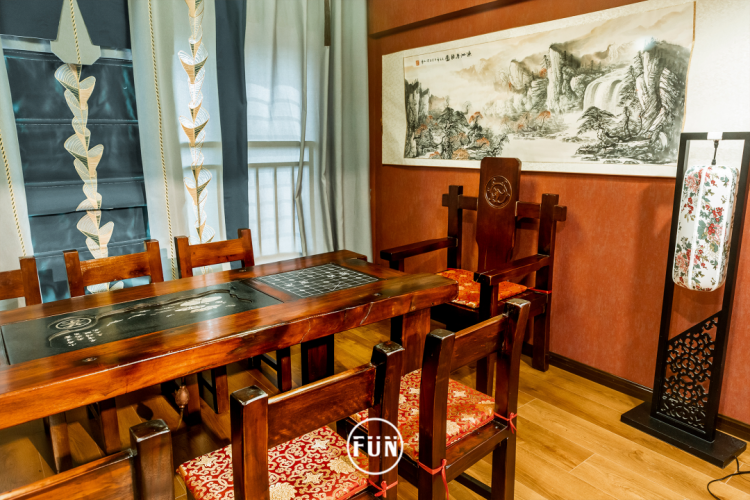 精致的古风房老板尤其注重于剧本相辅相成的历史感.