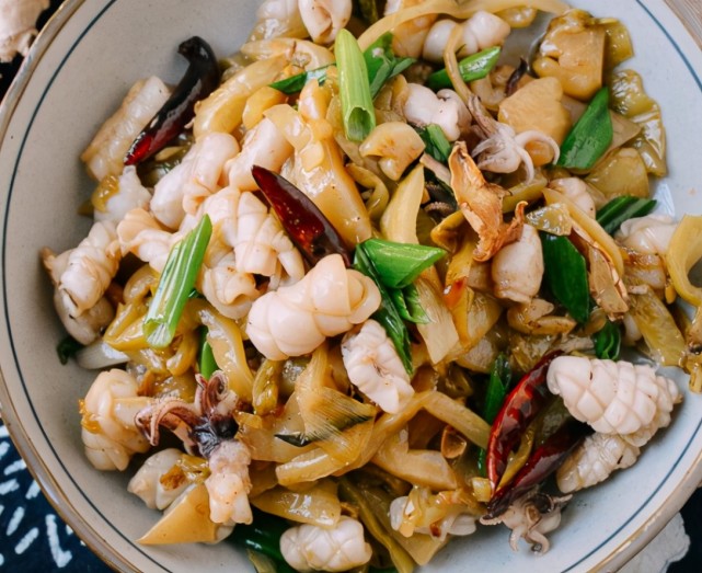 粤式酸菜鱿鱼低脂肪高蛋白香辣下饭真好吃